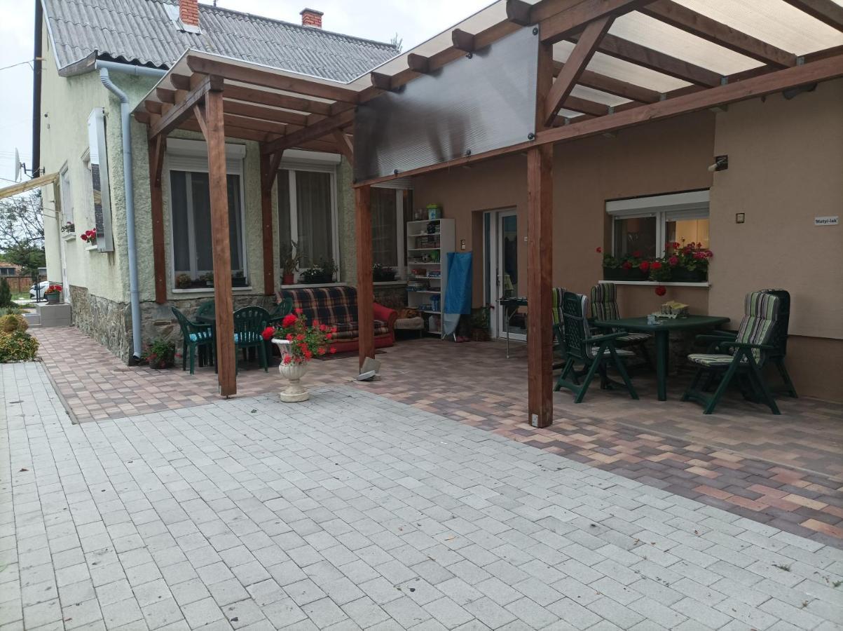 Csilla Apartman Balogunyom Екстер'єр фото